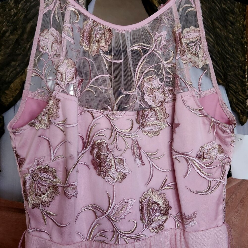 B37 Dazzling brocade lace halter dress 3 levels of underskirt Le Chateau 16" p2p